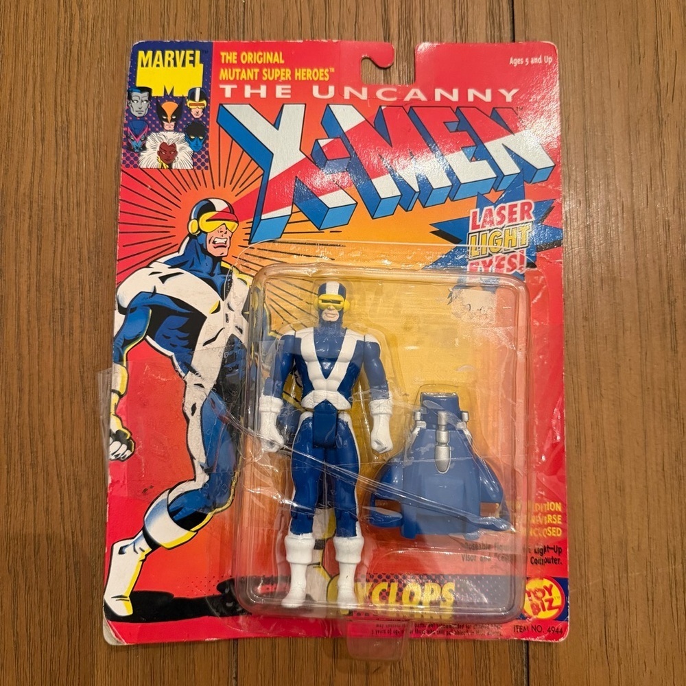 The Uncanny X-Men CYCLOPS Laser Light Eye Figure Marvel Light-Up ToyBiz 1993 NEW